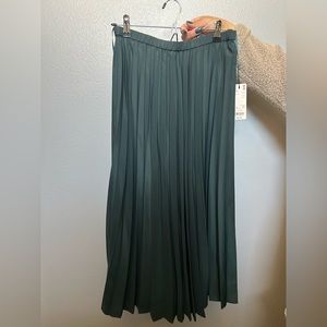 Uniqlo Pleated Skirt